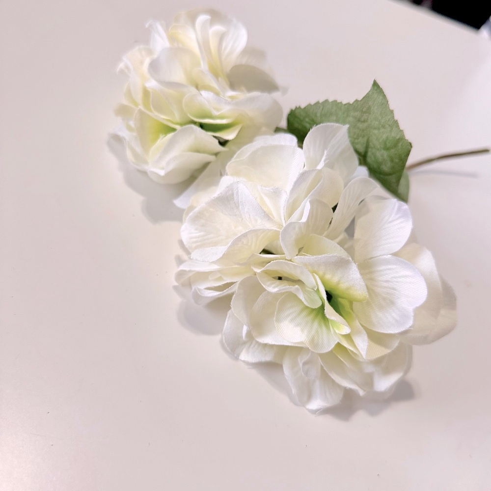 2 SHABBY CHIC White Hydrangeas w Stems Floral Arrangement Faux Flower LIFELIKE